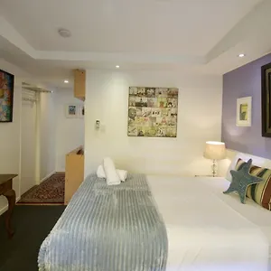 *** Resort Hideaway Noosa Men Only Australia