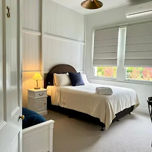 Hotel Grand Old Crow Australia
